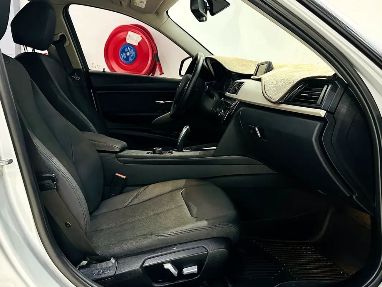 BMW 320i STD JOY EDITION