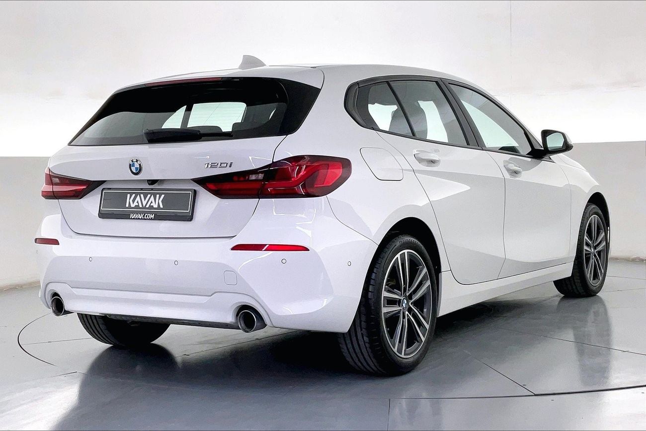 بي أم دبليو 120i Joy Edition | عرض العيد الحصري | خالية من أضرار الفيضانات