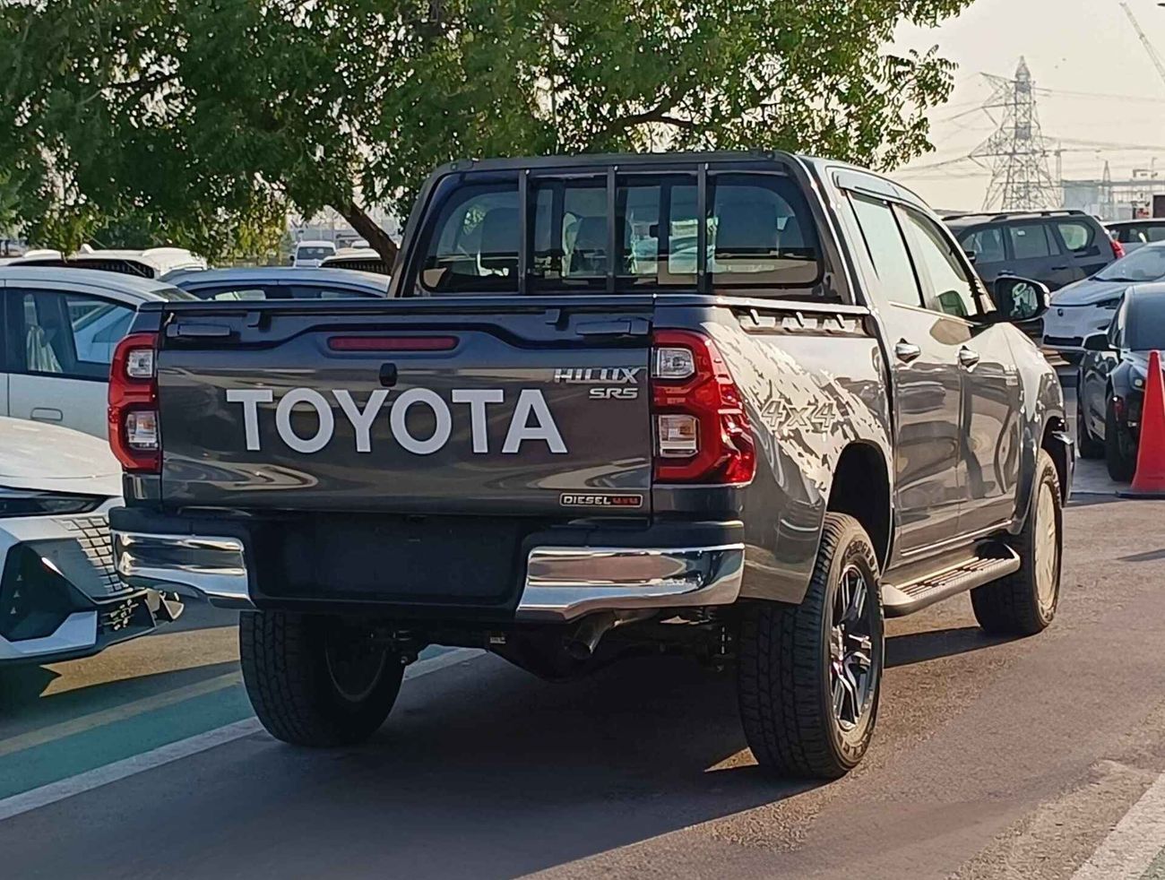 تويوتا هيلوكس Wide Body, 2.4L Diesel, 4X4, M/T, Power lock / Windows / DVD CAM (CODE # HDDWMM2)