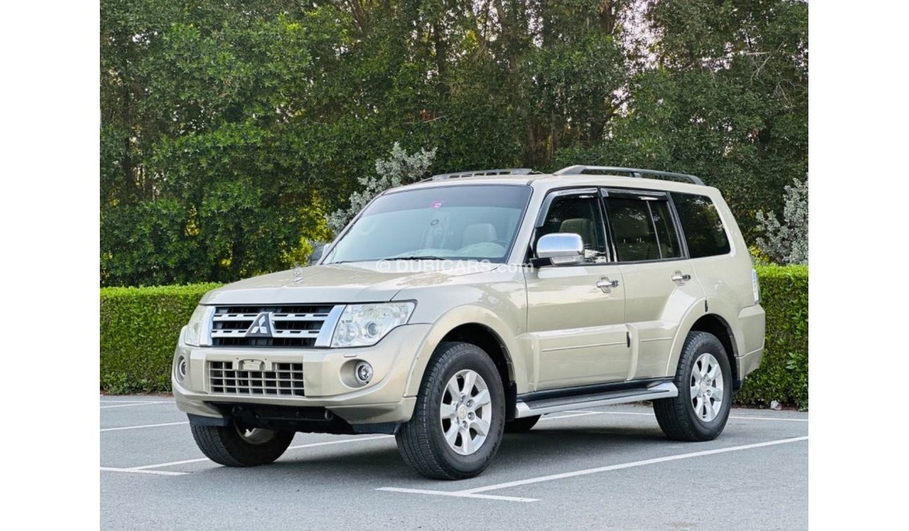 Mitsubishi Pajero GLS Highline Top MITSUBISHI PAJERO FULL OPTION GCC SPACE MODEL 2013