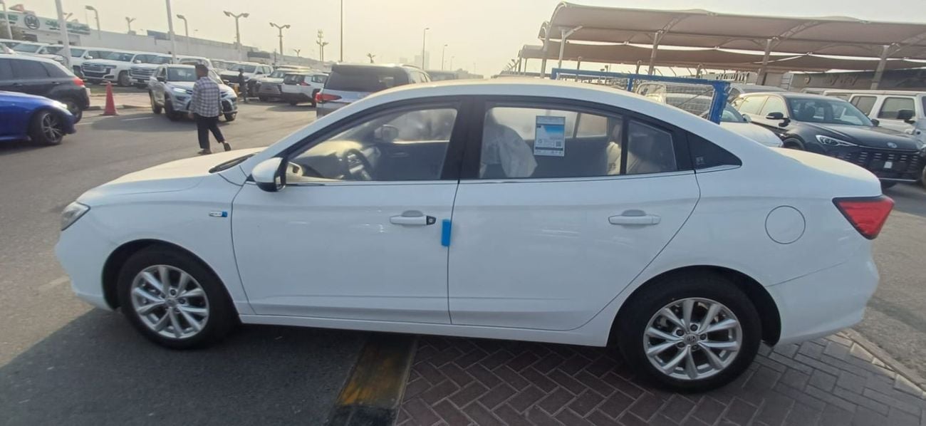 MG 5 LUX MG 5 COLOR WHITE MODEL 2025
