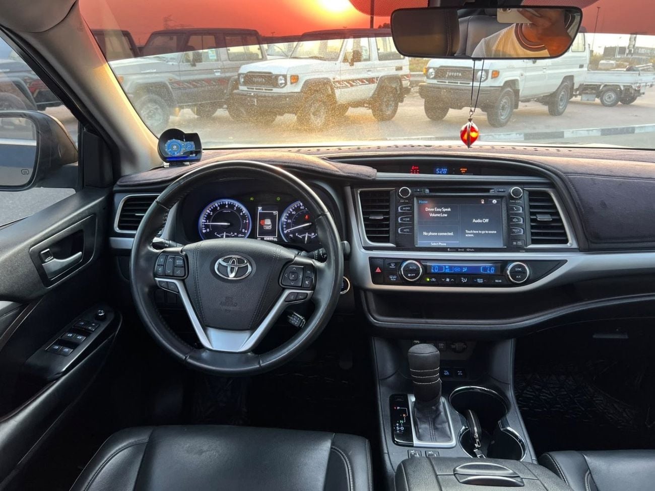 تويوتا هايلاندر تويوتا هايلاندر XLE موديل 2019 كاملة المواصفات، محرك 3.5 لتر V6، دفع رباعي، شاشة عرض رأسية، كاميرا خ