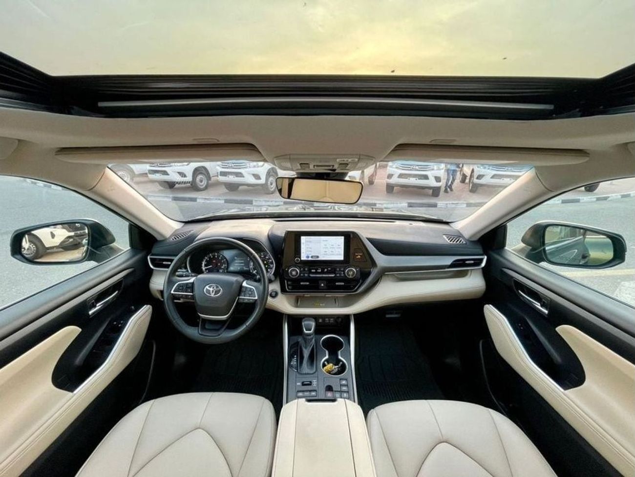 Toyota Highlander 2023 Toyota Highlander 2.4L V4 Turbo - XLE Full Option AWD 4x4 - Radar & Wireless charger - 55,300 M