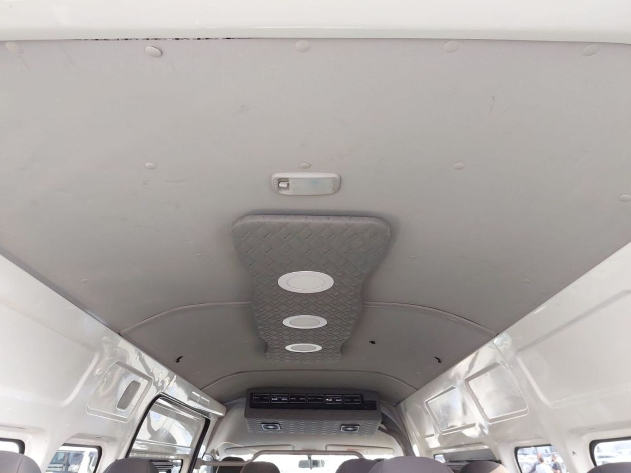 Toyota Hiace TOYOTA HIACE COMMUTER VAN RHD 2015 MODEL 2.7 L PETROL AUTOMATIC(PM54137)