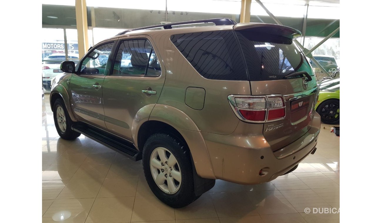 Toyota Fortuner v6