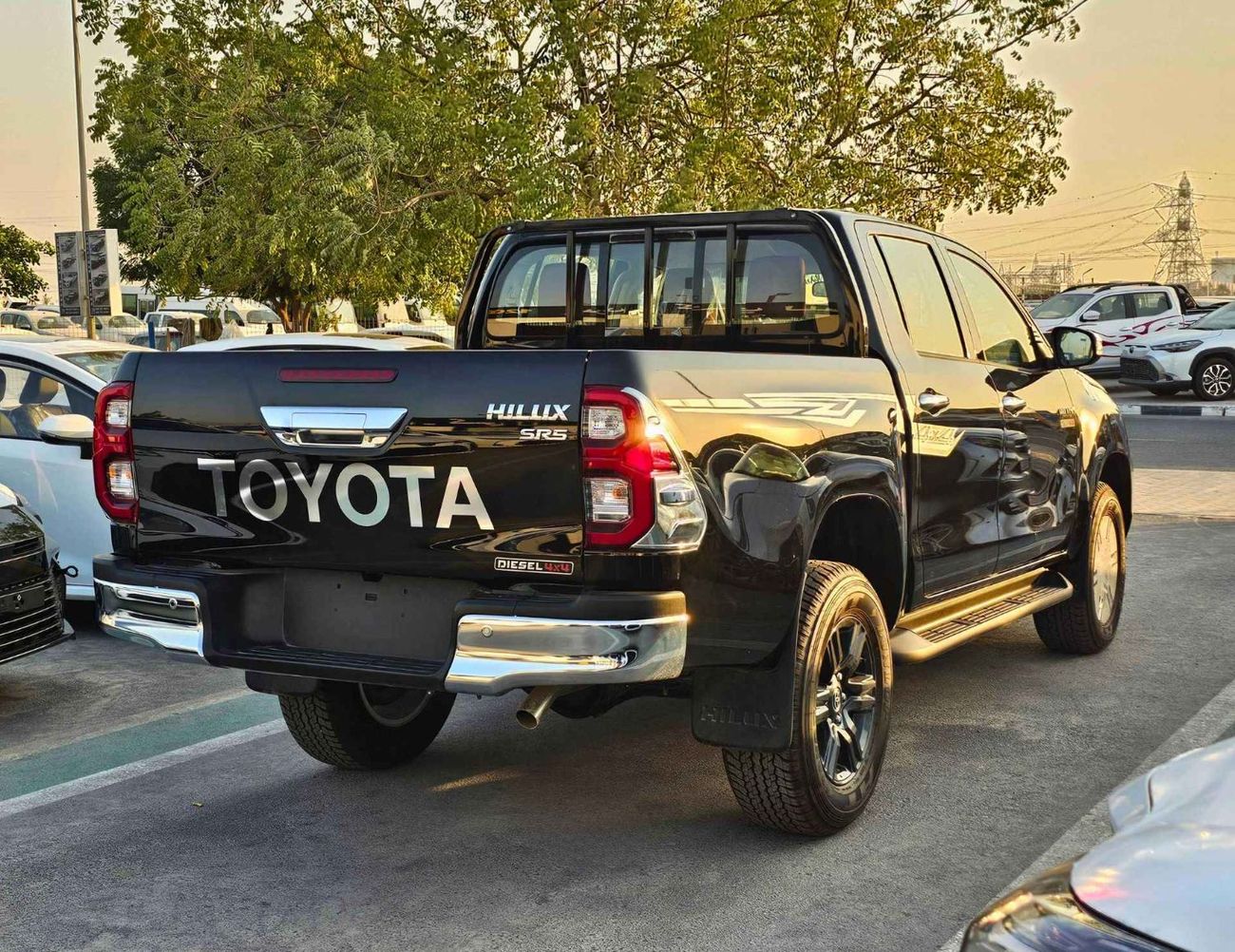 Toyota Hilux SR5 WIDE BODY / 2.4L DIESEL A/T 4WD / REAR CHROME BUMPER / DIFF LOCK / FULL OPTION (CODE#HDAHA)