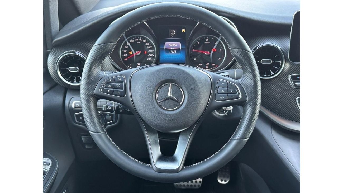 Mercedes-Benz V 300 V-300 deisel 2023 FULL OPITION // UNDER WARRANTY // ORGINAL PAINT // PERFECT CONDOITION