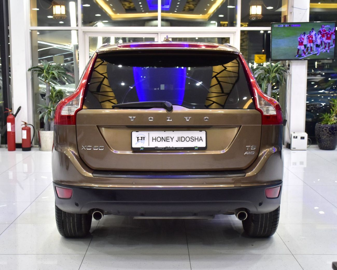 فولفو XC 60 EXCELLENT DEAL for our Volvo XC60 T6 AWD ( 2011 Model ) in Brown Color GCC Specs