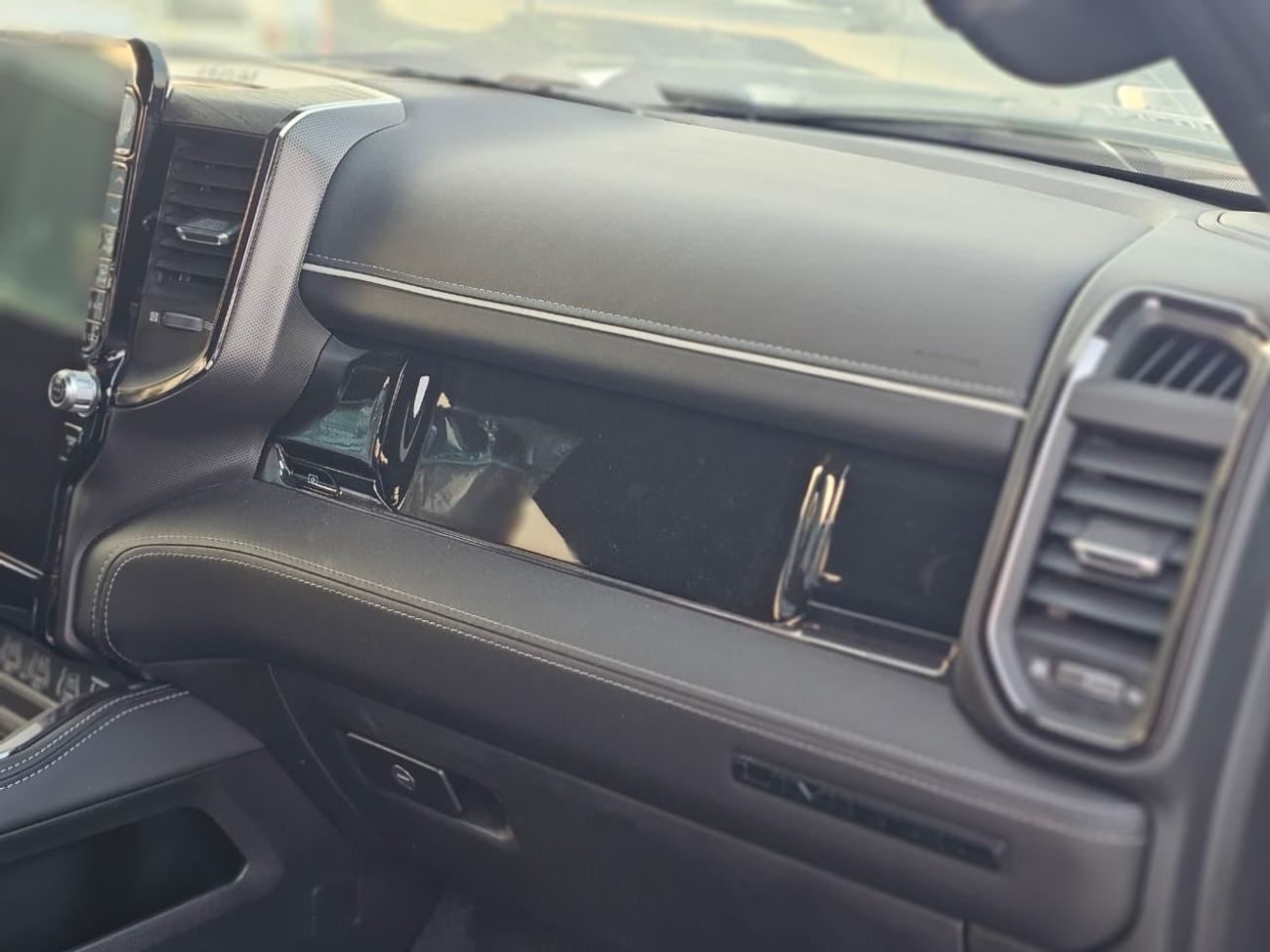 رام 1500 3.0L LIMITED NIGHT EDITION ( ONLY FOR RE- EXPORT )