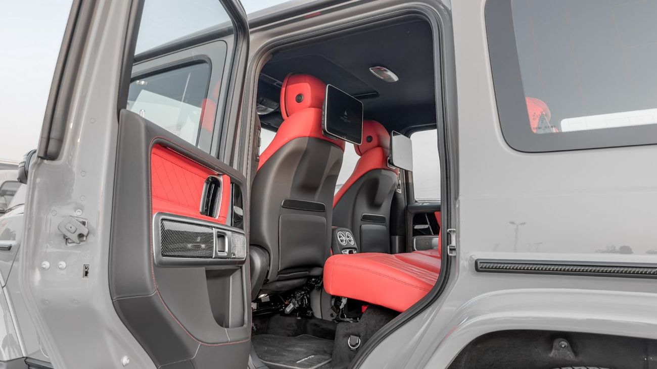 مرسيدس بنز G 63 AMG ستاندارد مرسيدس بنز AMG G 63 موديل 2026، محرك بنزين 4.0 لتر، ناقل حركة أوتوماتيكي (لون ناردو رمادي-أحمر)