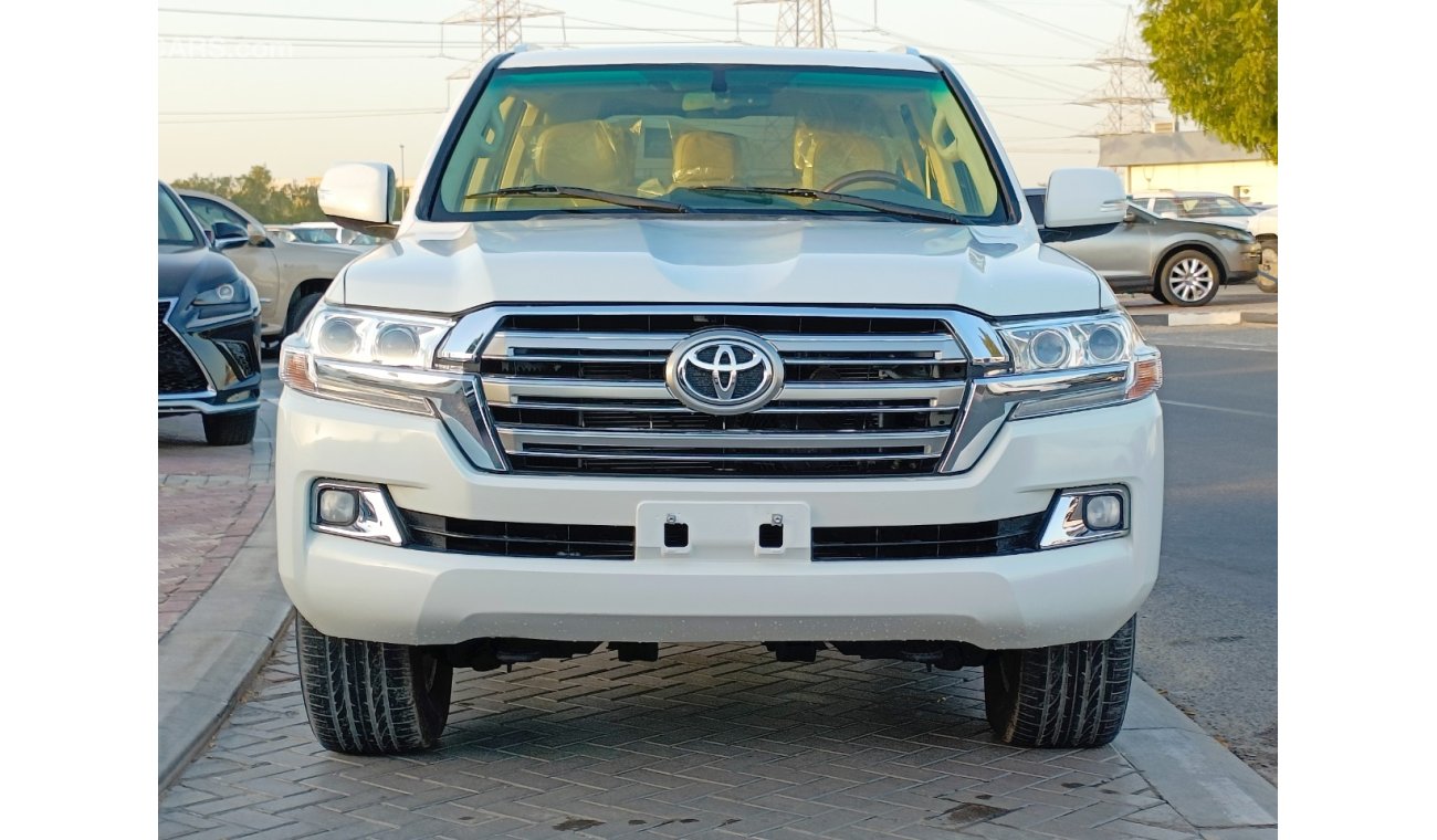 Toyota Land Cruiser GXR, 4.0L V6 Petrol / Leather Seats / Sunroof / Rear A/C (LOT # 52800)