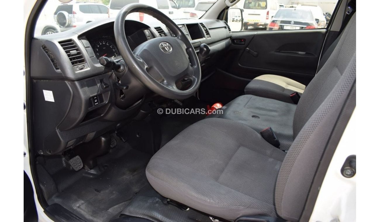Toyota Hiace GL - High Roof LWB Toyota Hiace Highroof Bus GL 13 seater, Model:2017. Free of accident