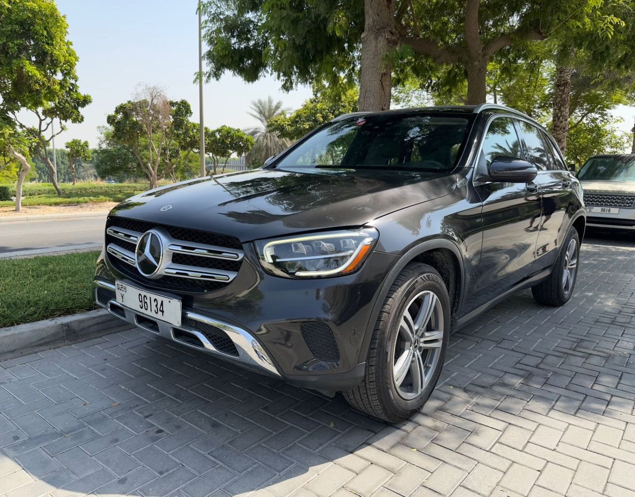 مرسيدس بنز GLC 300 Premium + 2.0L