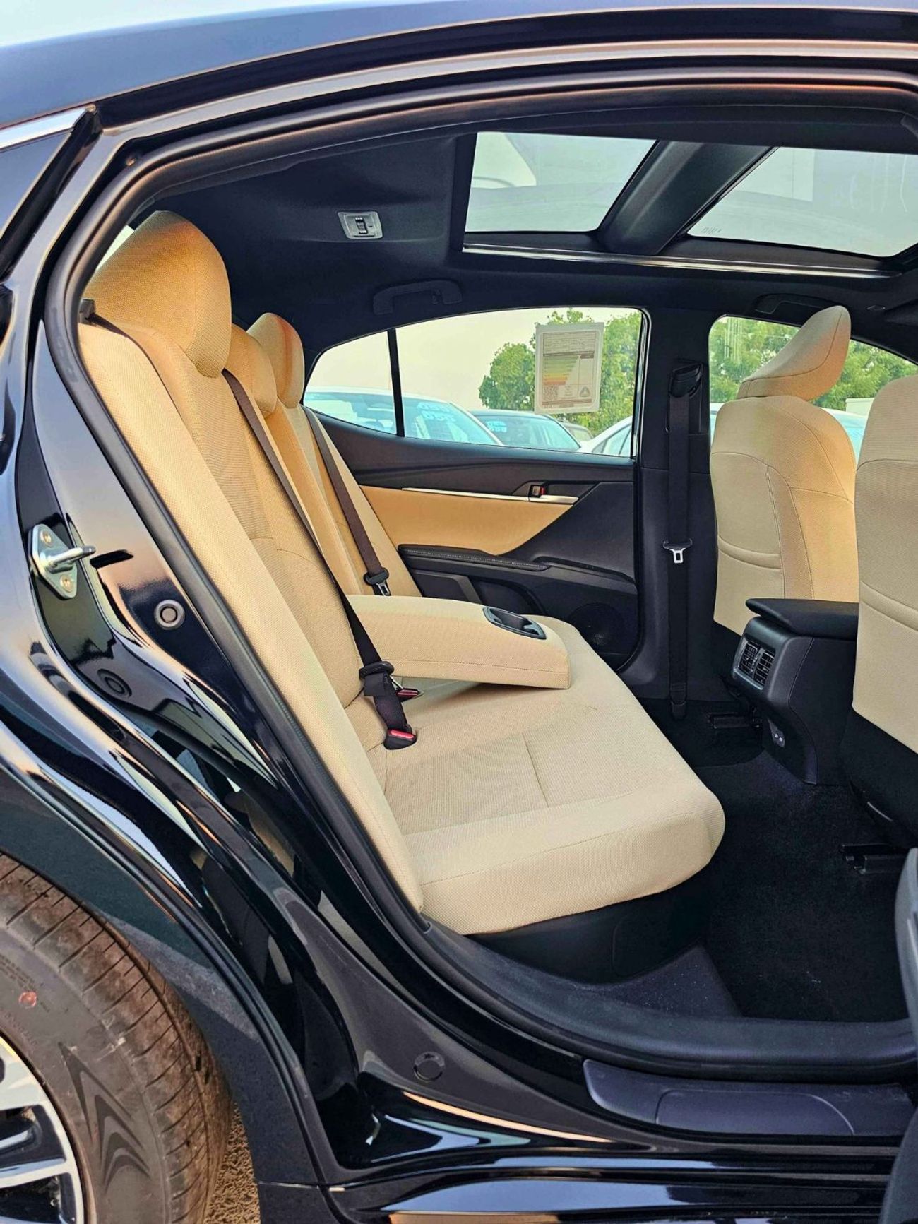 تويوتا كامري LE HYBRID / 2.5L PETROL / PANORAMIC ROOF / MID OPTION / FABRIC SEAT / CODE # LE