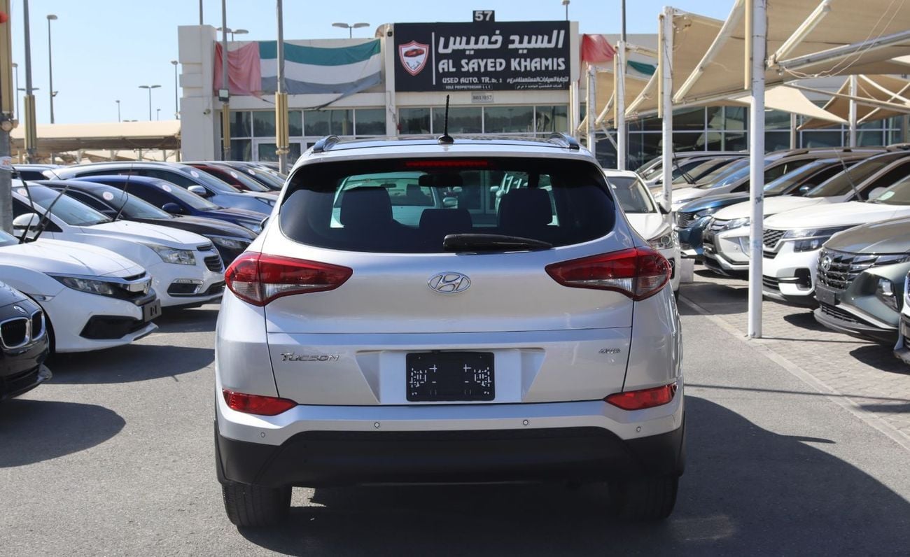 هيونداي توسون هيونداى توسان - 2016 - دفع رباعي - خليجي - بحالة ممتازة - محرك 2400 - السعر 33000 - كم 170000