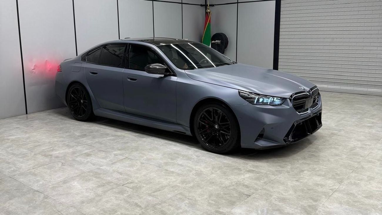 BMW M5 STANDARD AGMC DUBAI / 5 Years Warranty + Service Contract
