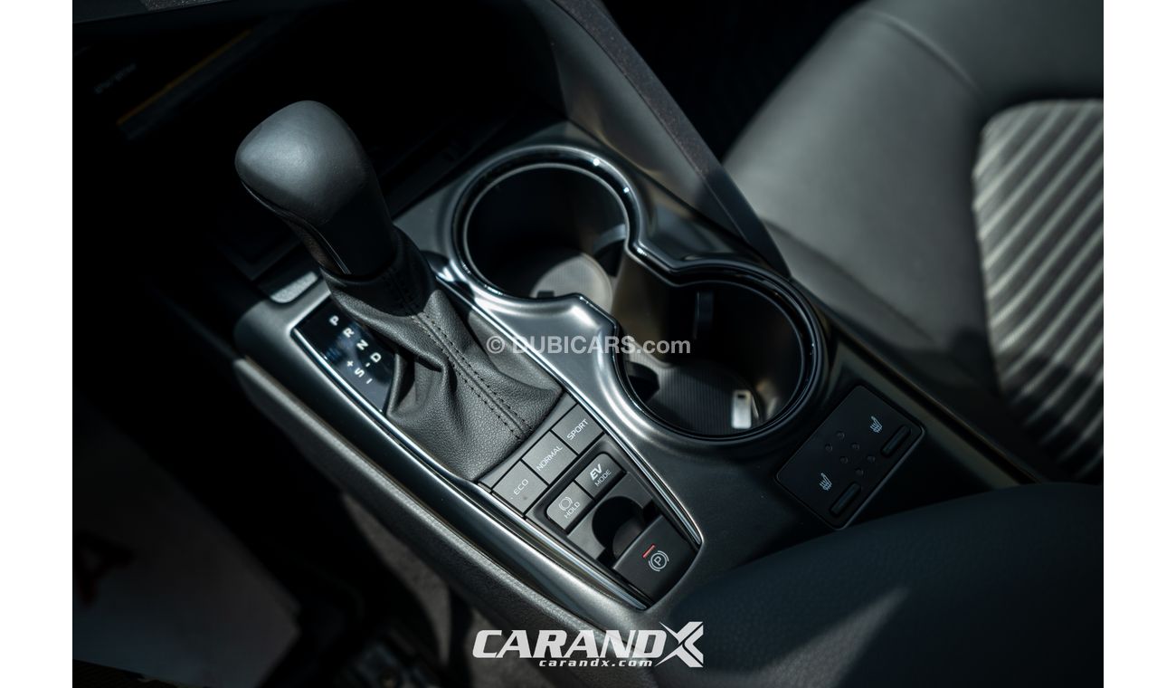 تويوتا كامري SE Hybrid 2021 Red