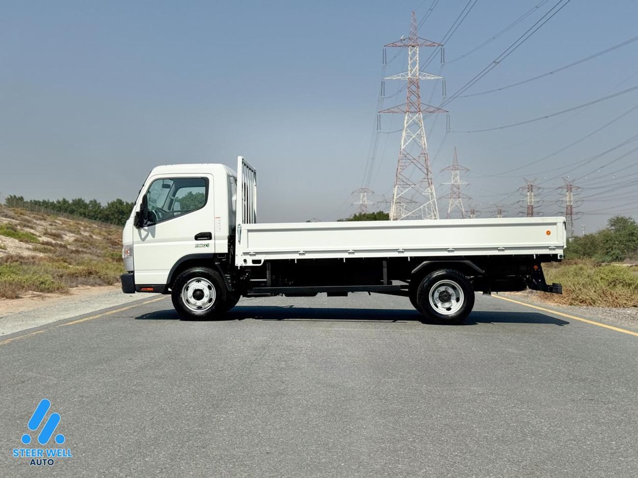 Mitsubishi Fuso Canter 2023 Cargo Pickup GCC Specs 3.0L Diesel | Manual RWD White