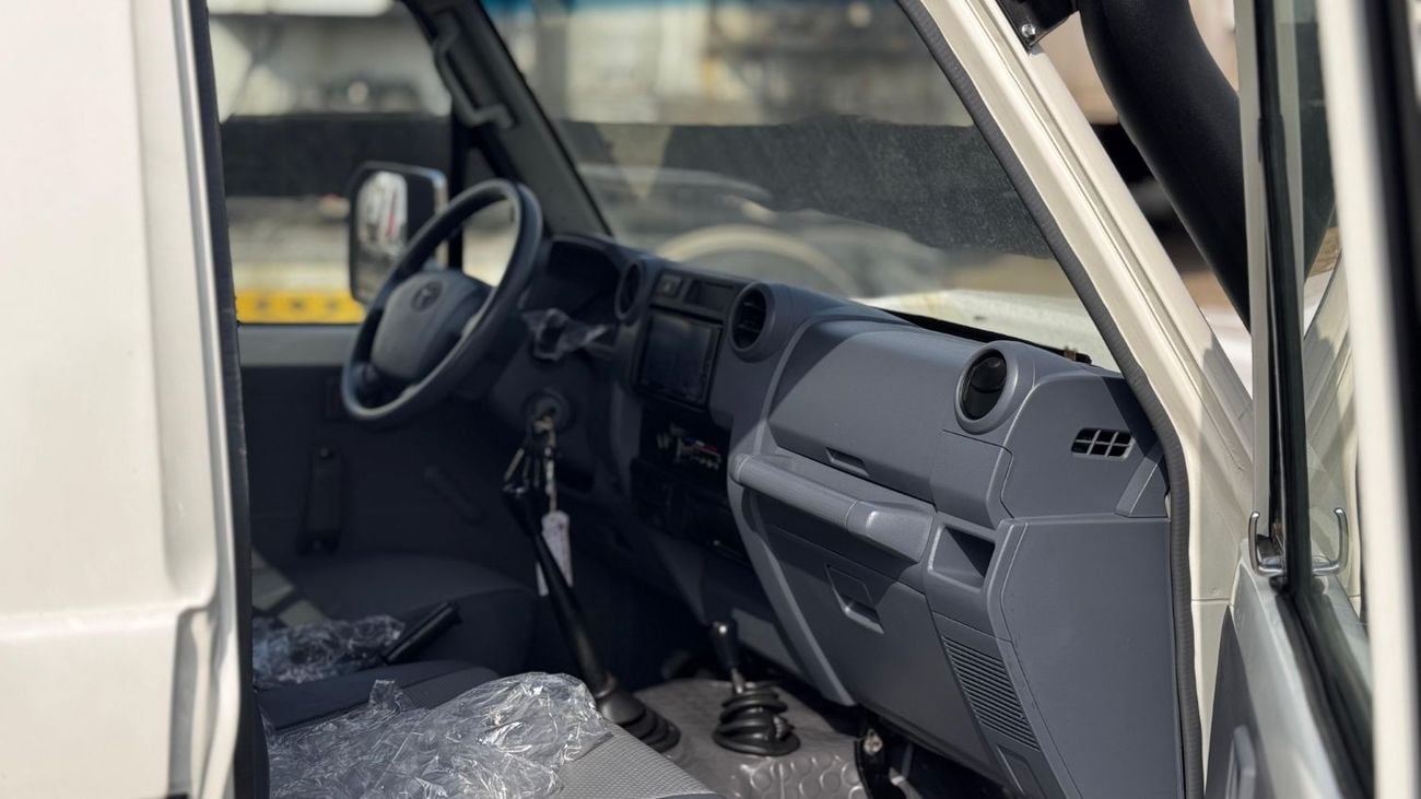 تويوتا لاند كروزر بيك آب Toyota landcruise pickup single cab 2018Model upgrade 2024 Model 4.2 1HZ v6 Engine Colour white Tran