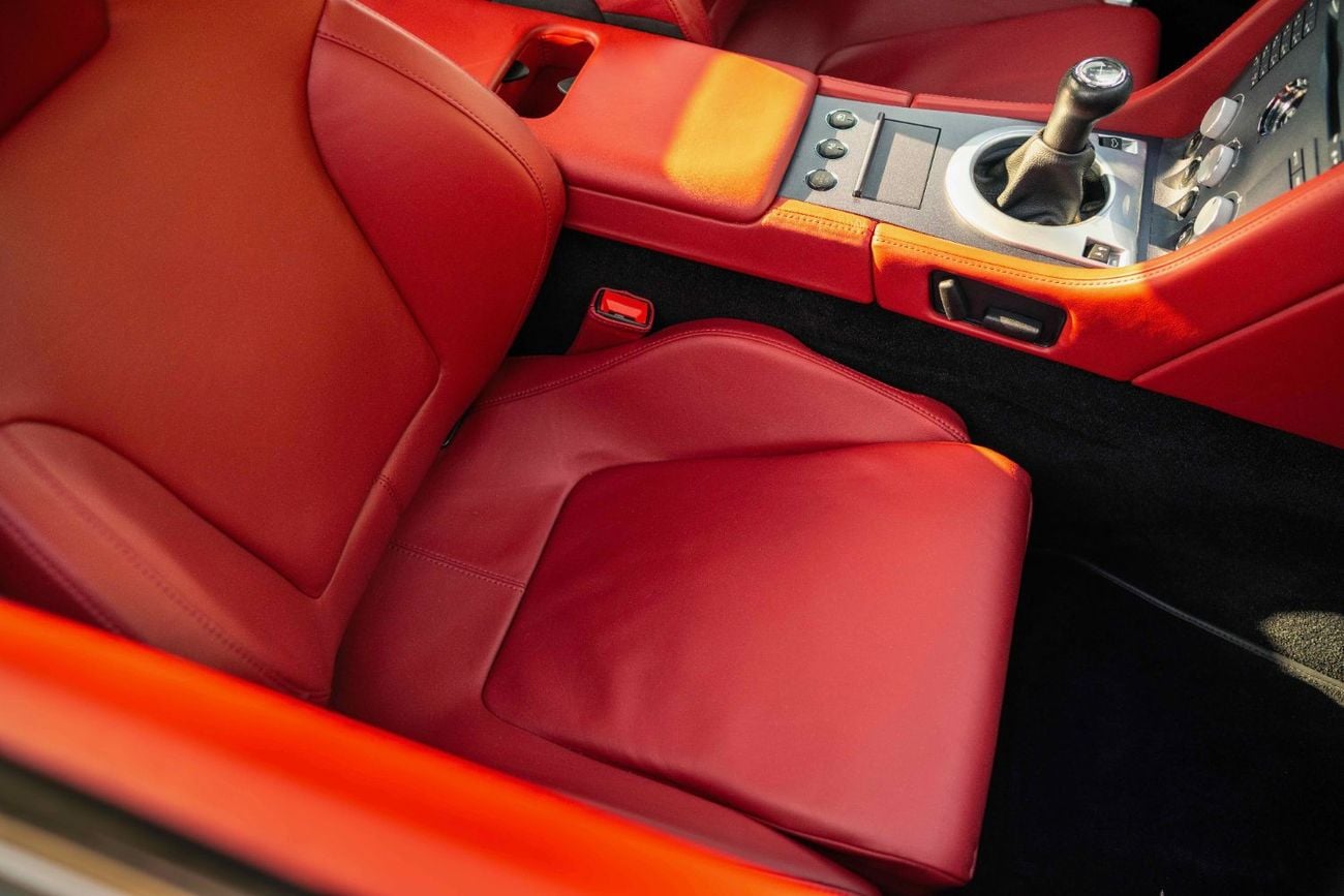 أستون مارتن فانتيج V8 Vantage Manual