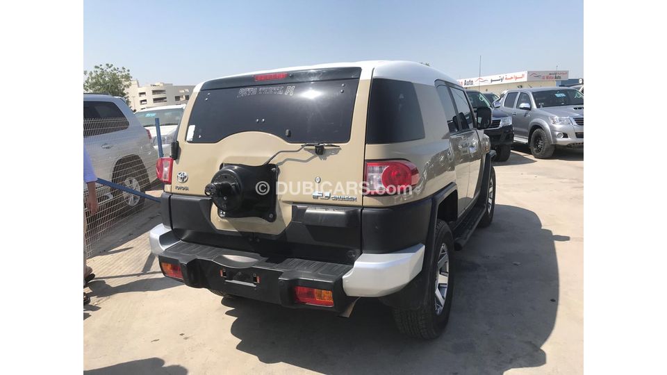 Used Toyota FJ Cruiser Right hand drive 2014 for sale in Dubai - 272278