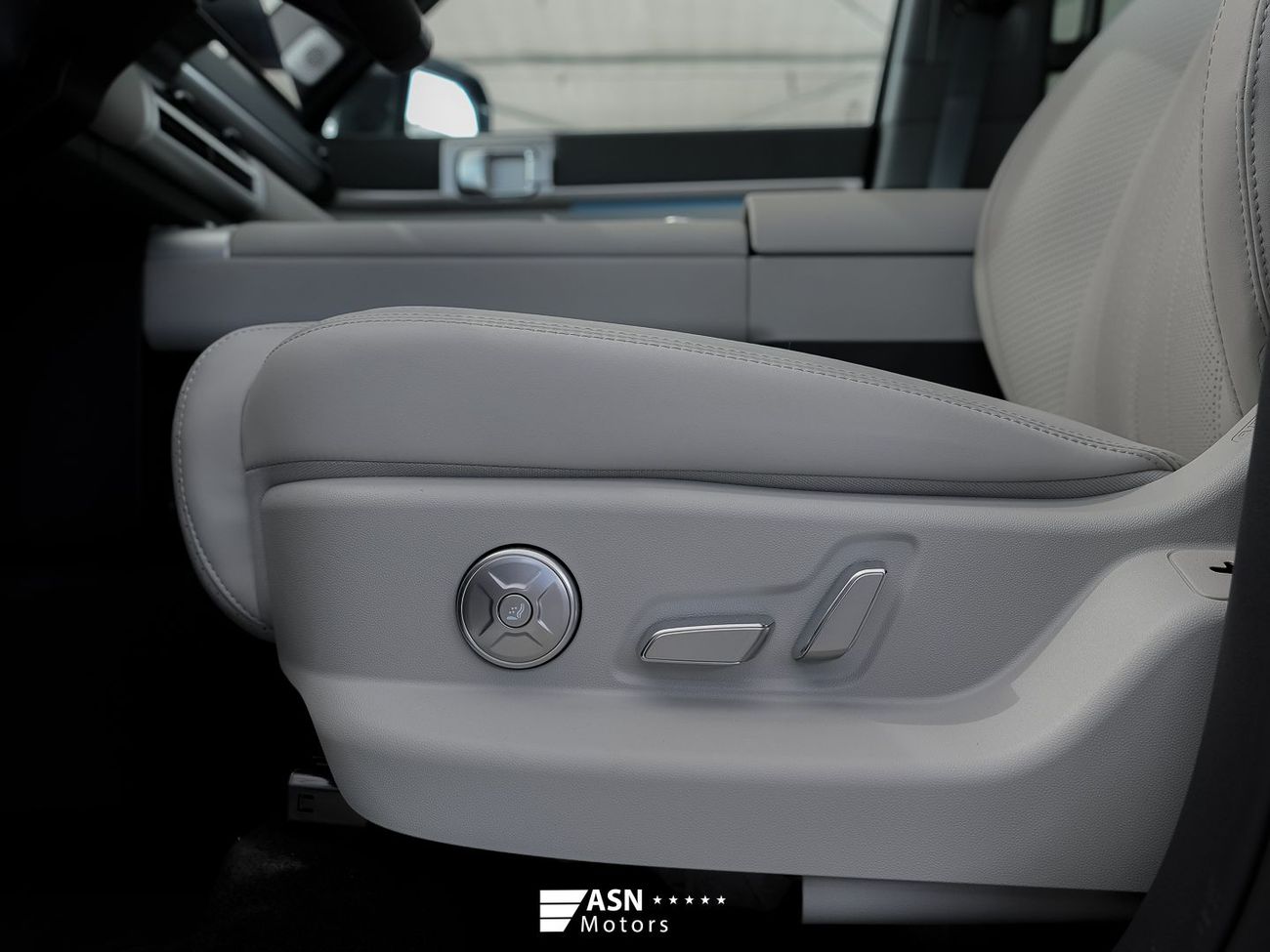 بي واي دي ليوبارد تيتانيوم 7 Ultra Edition 1.5 Plug-In Hybrid 190KM 4WD 2025 White Interior (Export Price)