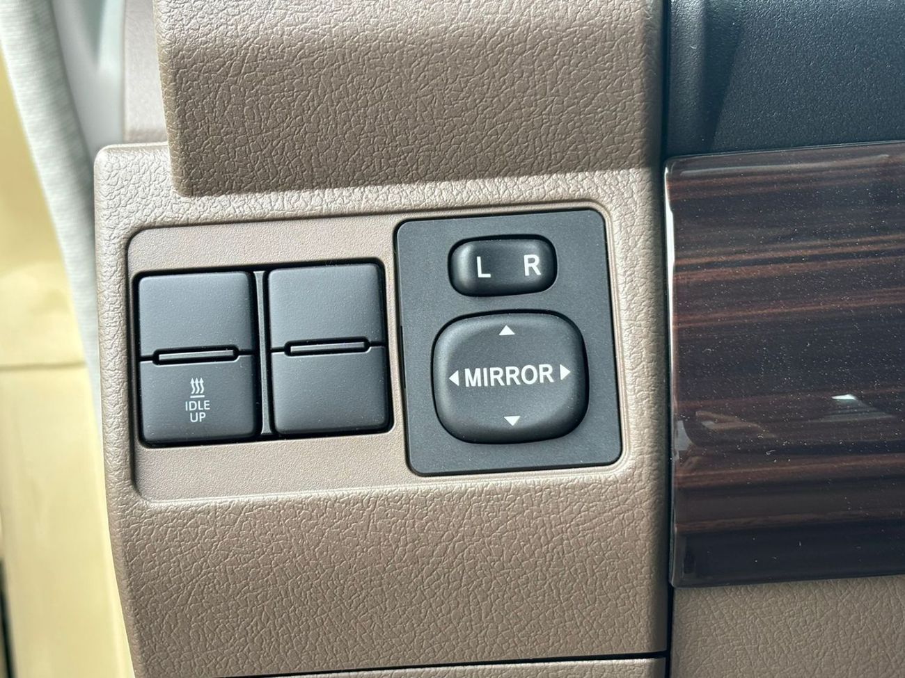 Toyota Land Cruiser Pick Up ECTALM001 – 2025 TLC79 Single Cab Pick Up - 2.8L Diesel Auto – Beige – Full Options