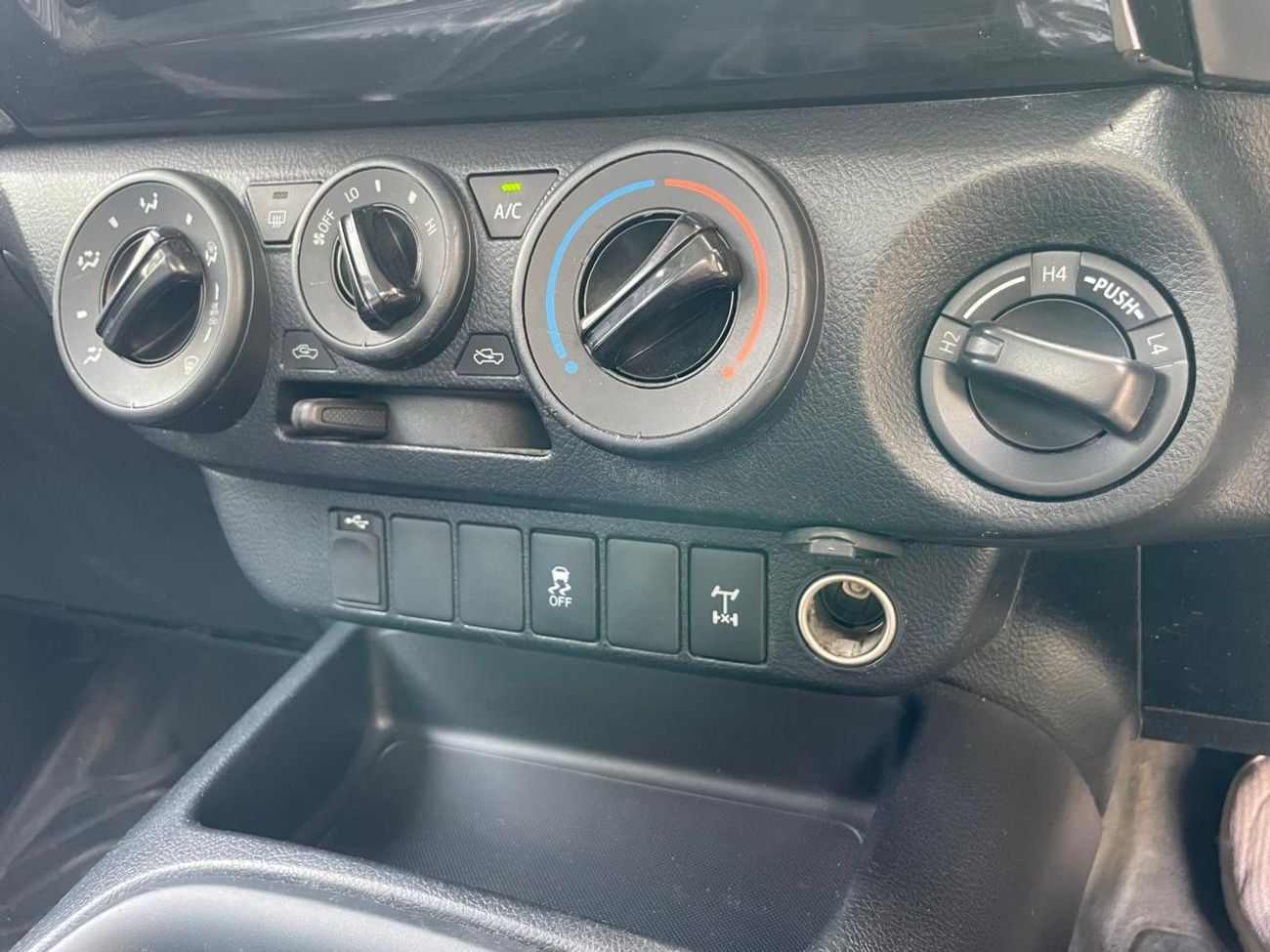 تويوتا هيلوكس Manual Hilux  Only For Export
