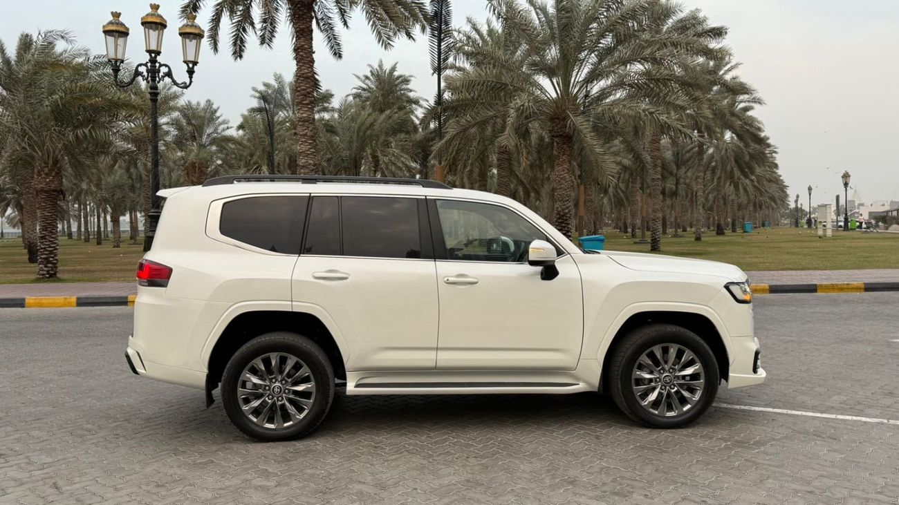تويوتا لاند كروزر Toyota landcruise 2022MODEL Engine 3.3l Diesel Transmission Automatic Interior Black colour white pu