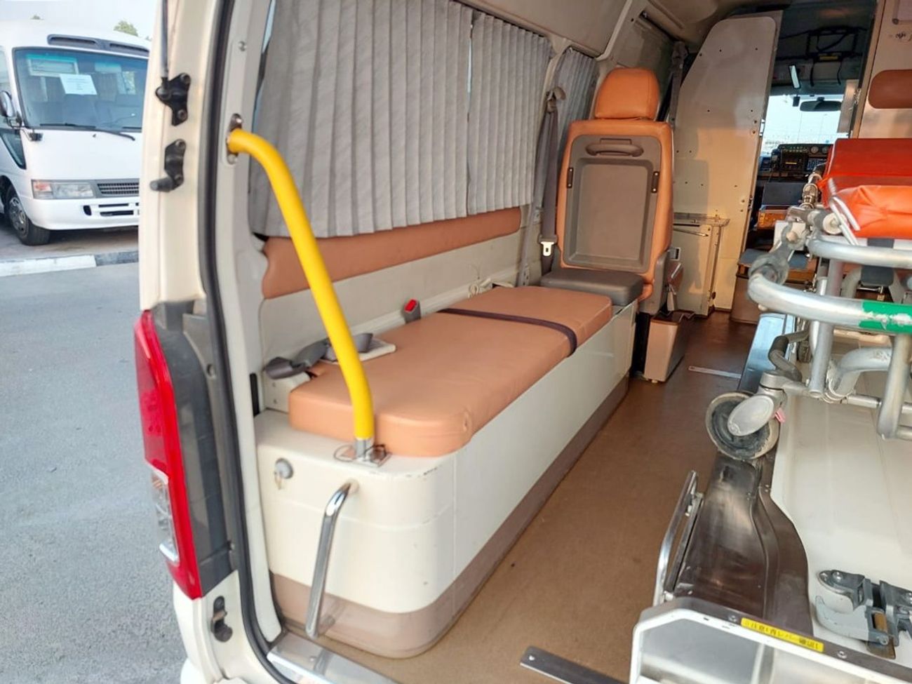 Toyota Hiace TOYOTA HIACE VAN AMBULANCE RHD 2016 MODEL 2.7 L PETROL AUTOMATIC(PM15710)