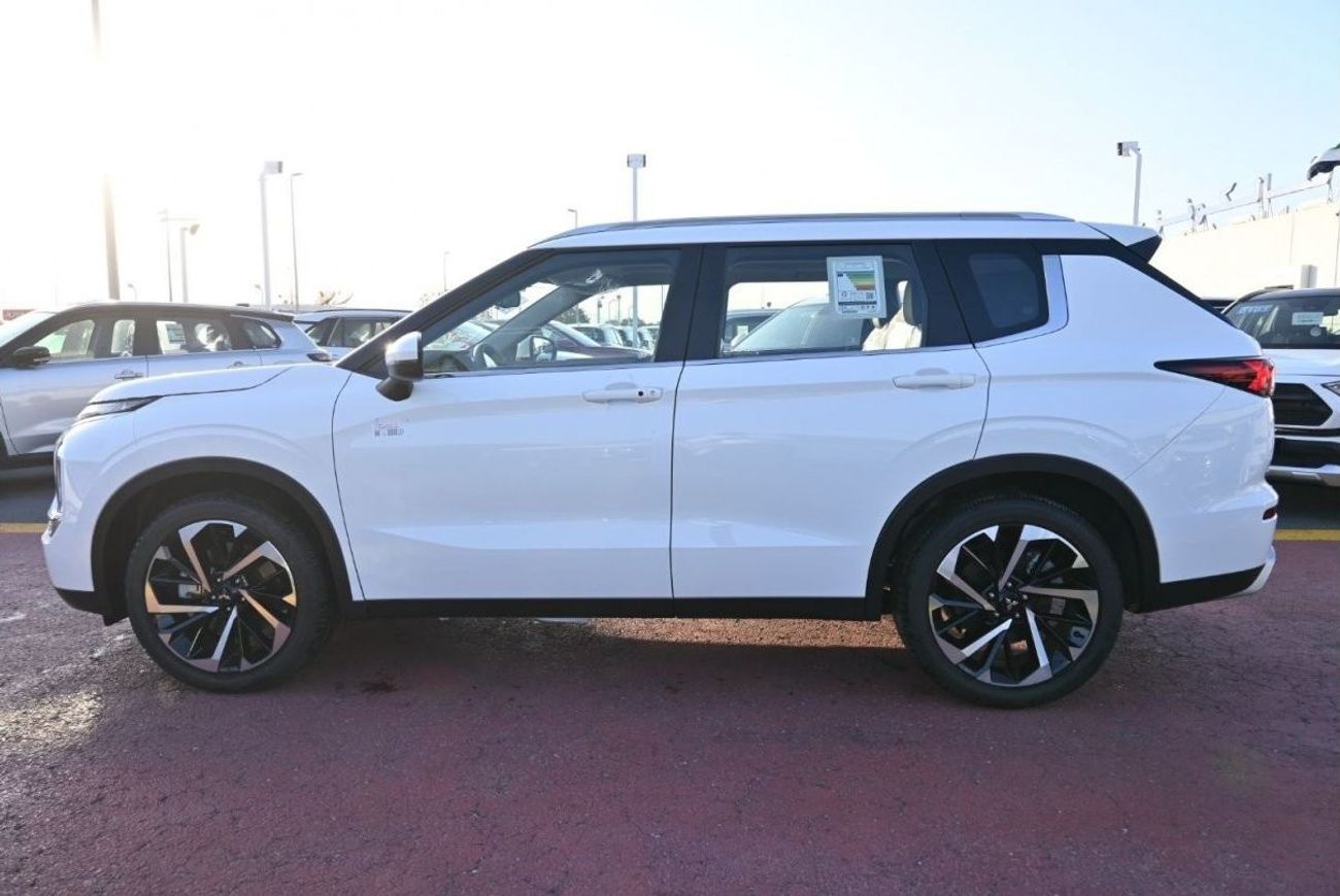 ميتسوبيشي آوتلاندر Mitsubishi Outlander 2.5L Petrol, 4WD, SUV, GCC Spec, Color White, Model 2024