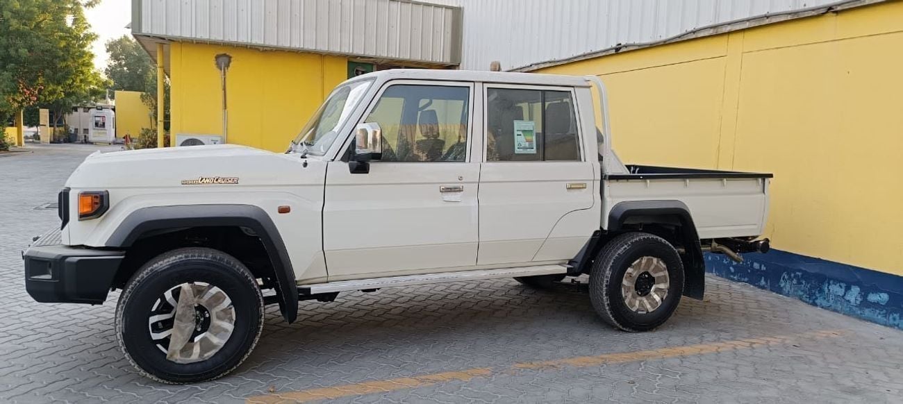 Toyota Land Cruiser 70 TOYOTA LAND CRRUISER LC79 DC 2.8L AT FULL OPTION