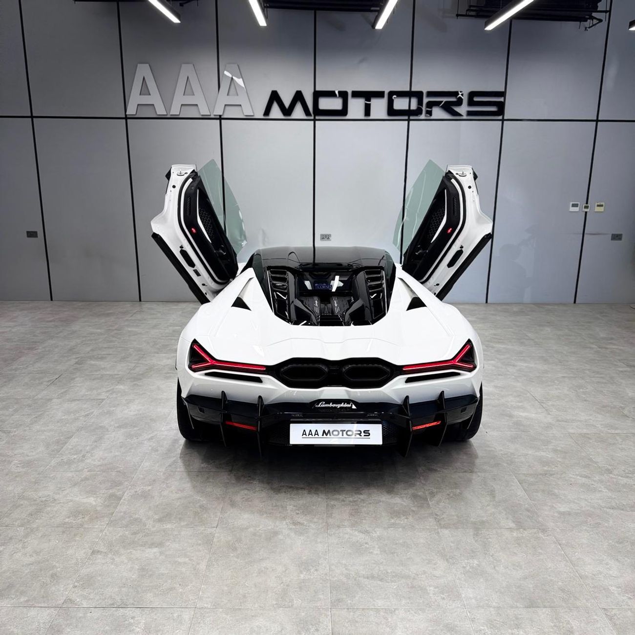 لامبورغيني ريفويلتو 6.5L V12 Hybrid