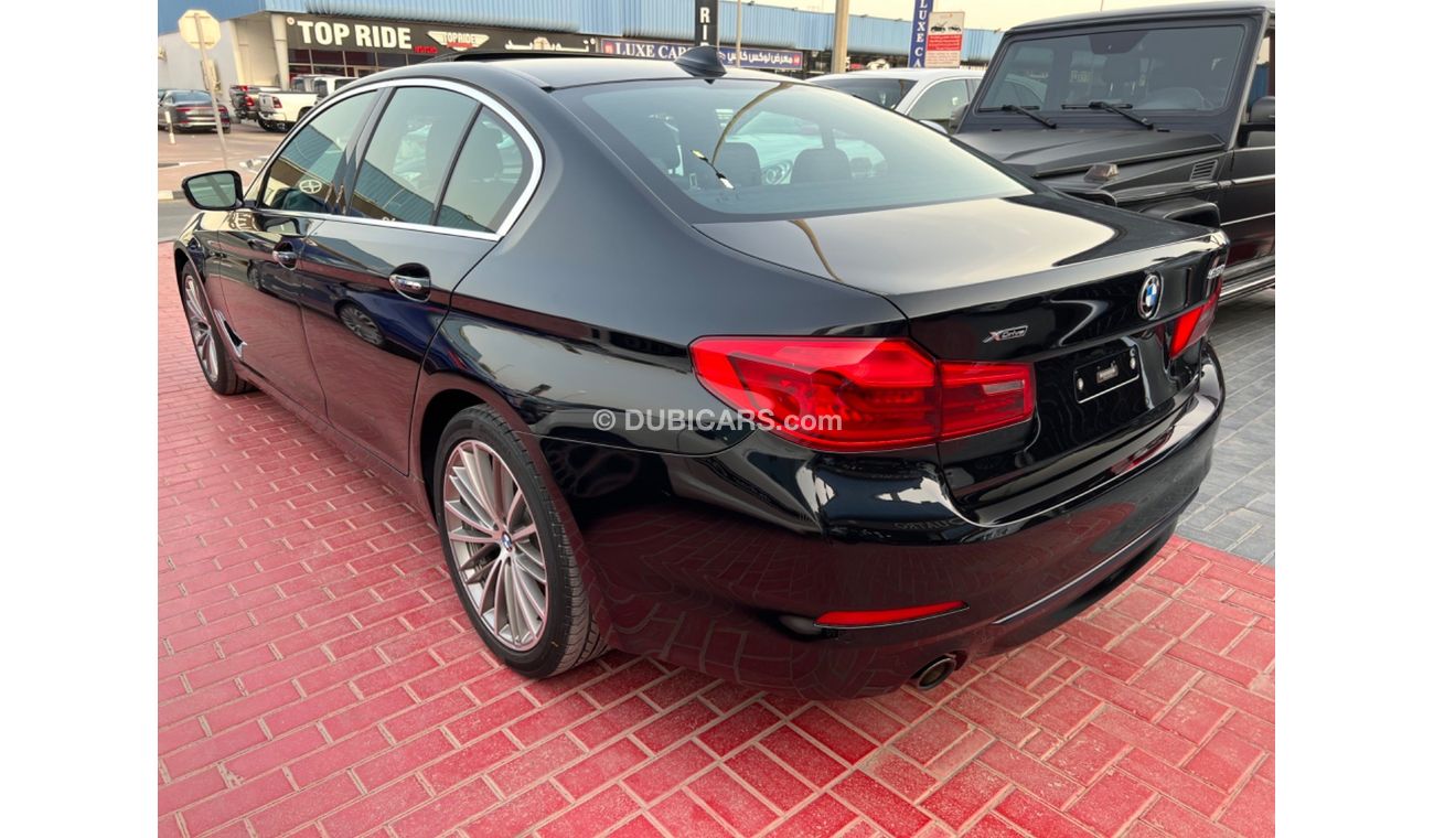 بي أم دبليو 530i لاكجري