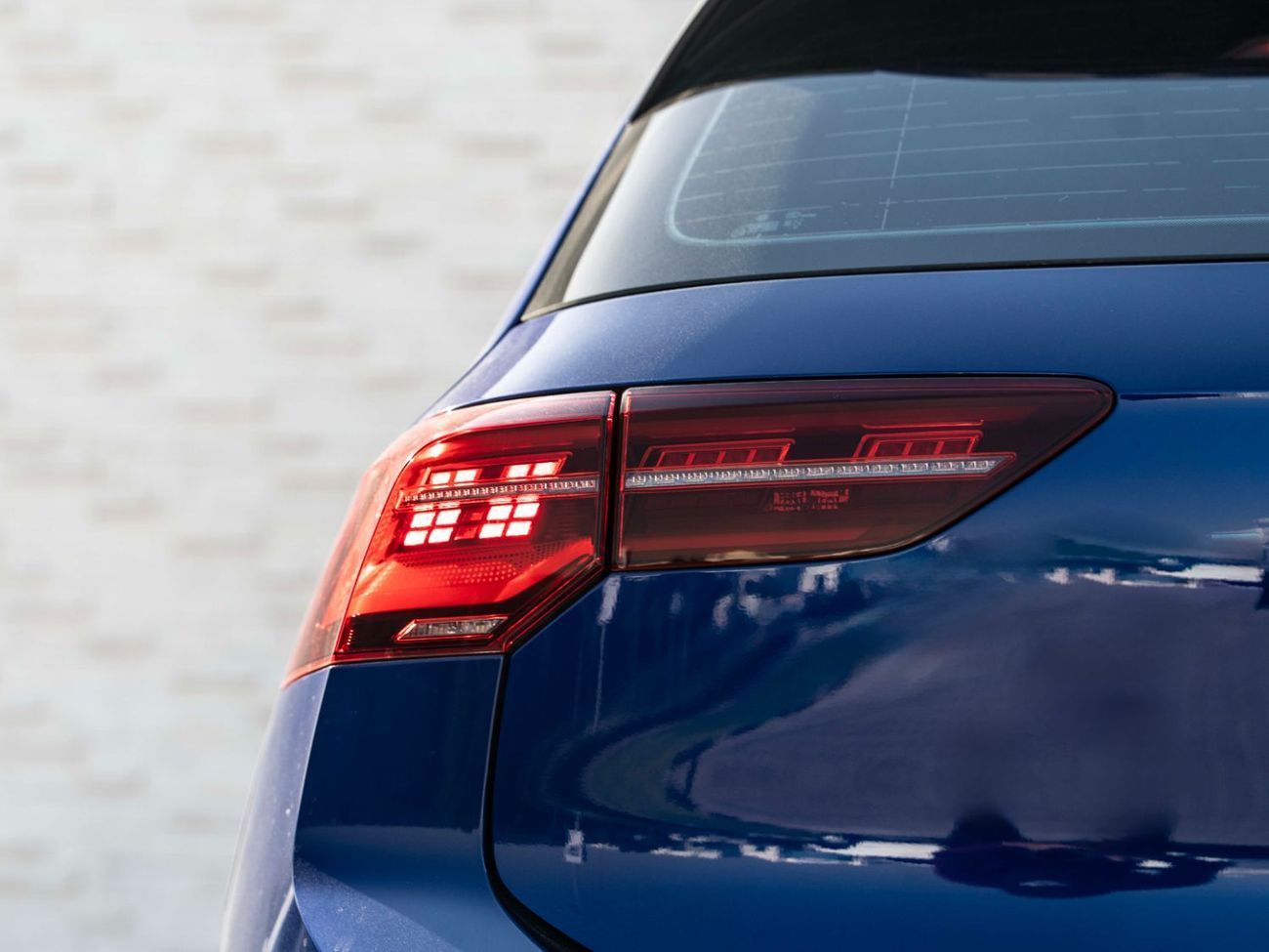 Volkswagen Golf R Base 2.0T