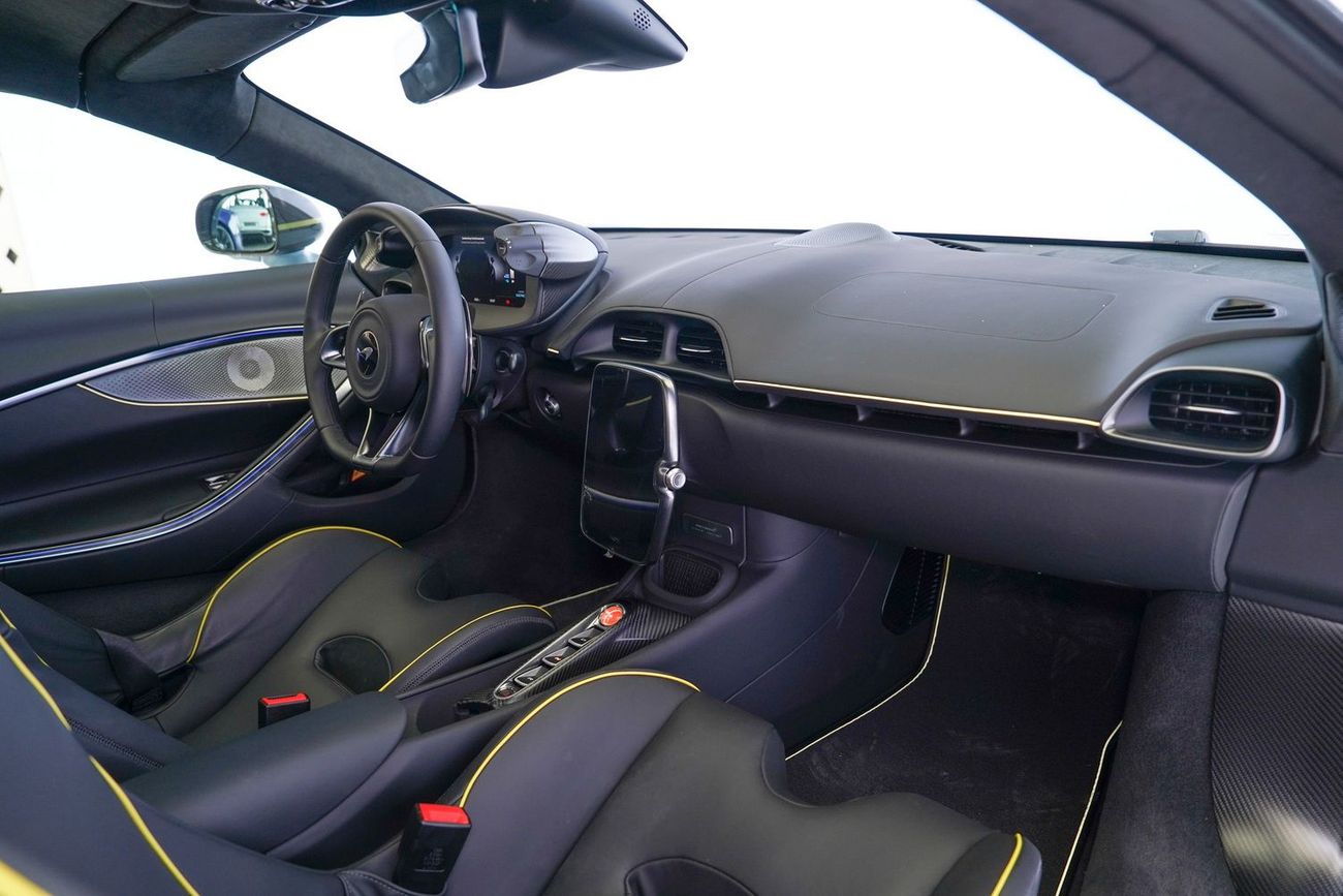 McLaren Artura Spider