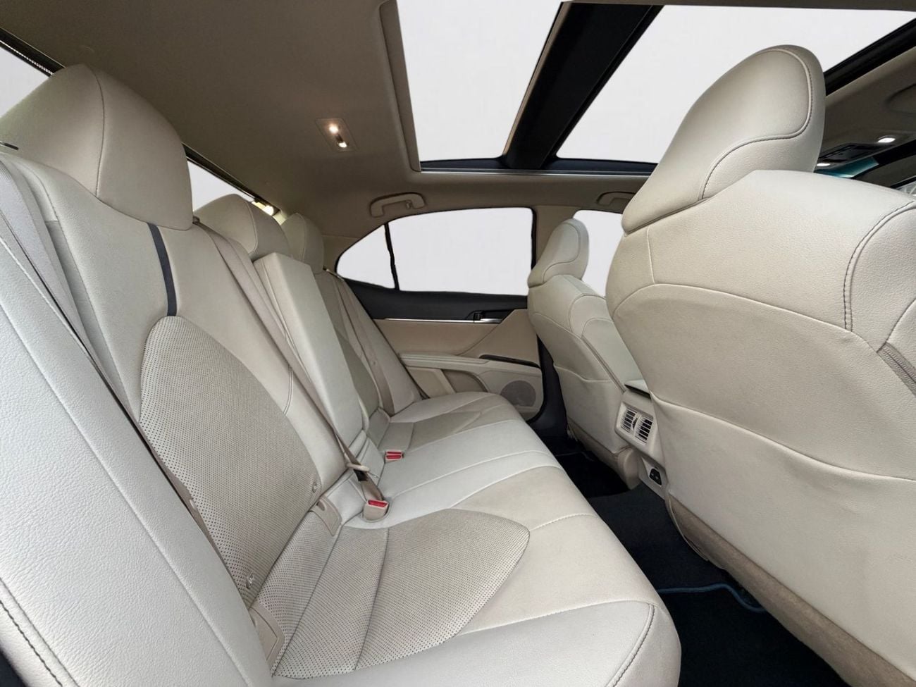 تويوتا كامري GLE HEV TOYOTA CAMRY HYBRID LIMITED | AGENCY WARRANTY | FULL AGENCY SERVICE HISTORY | 2024 | GCC SPECS