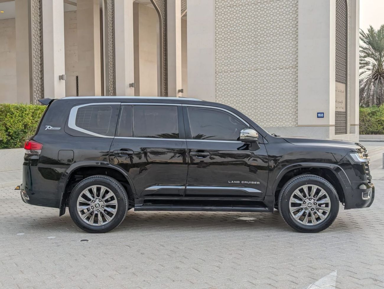 تويوتا لاند كروزر Toyota Landcruiser 2015 facelifted 2025 with interior and exterior v6 4.0L