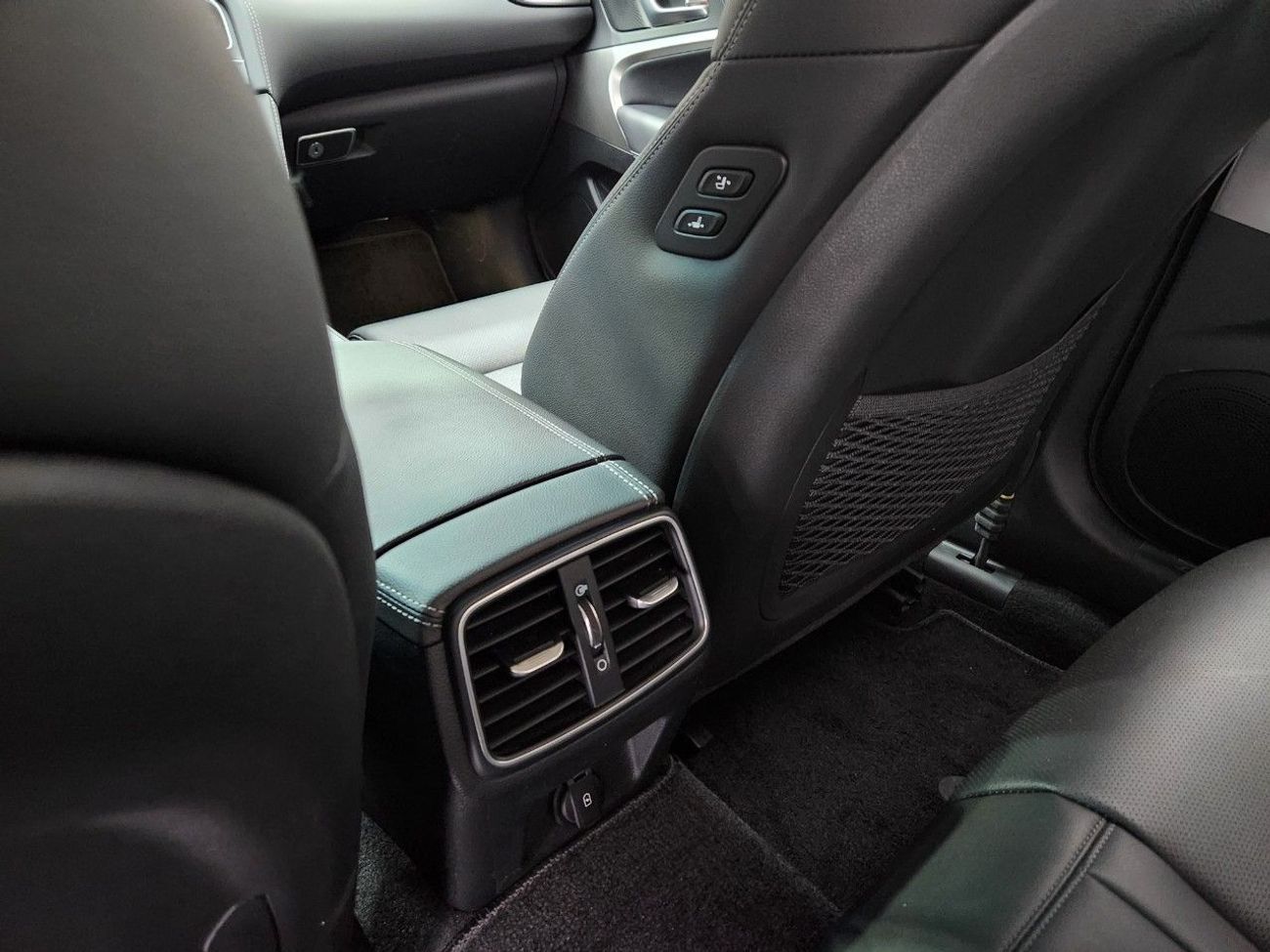 Genesis G70 Platinum 2.0L RWD