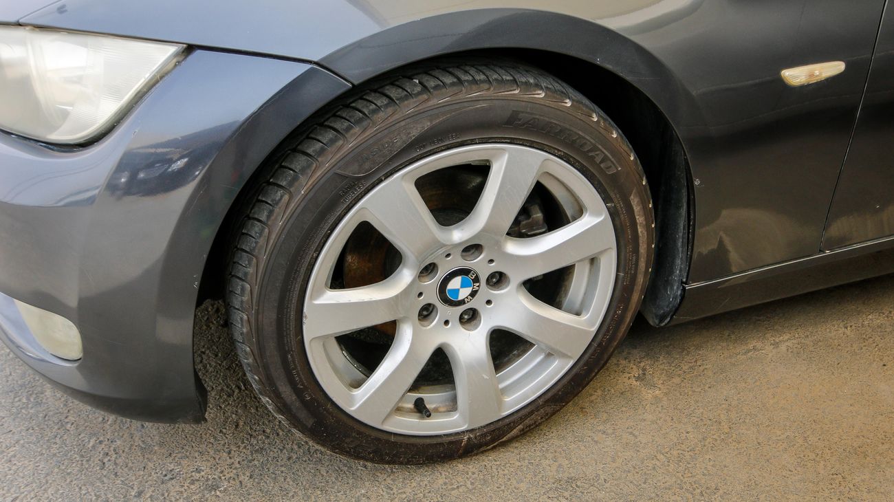 بي أم دبليو 325 i