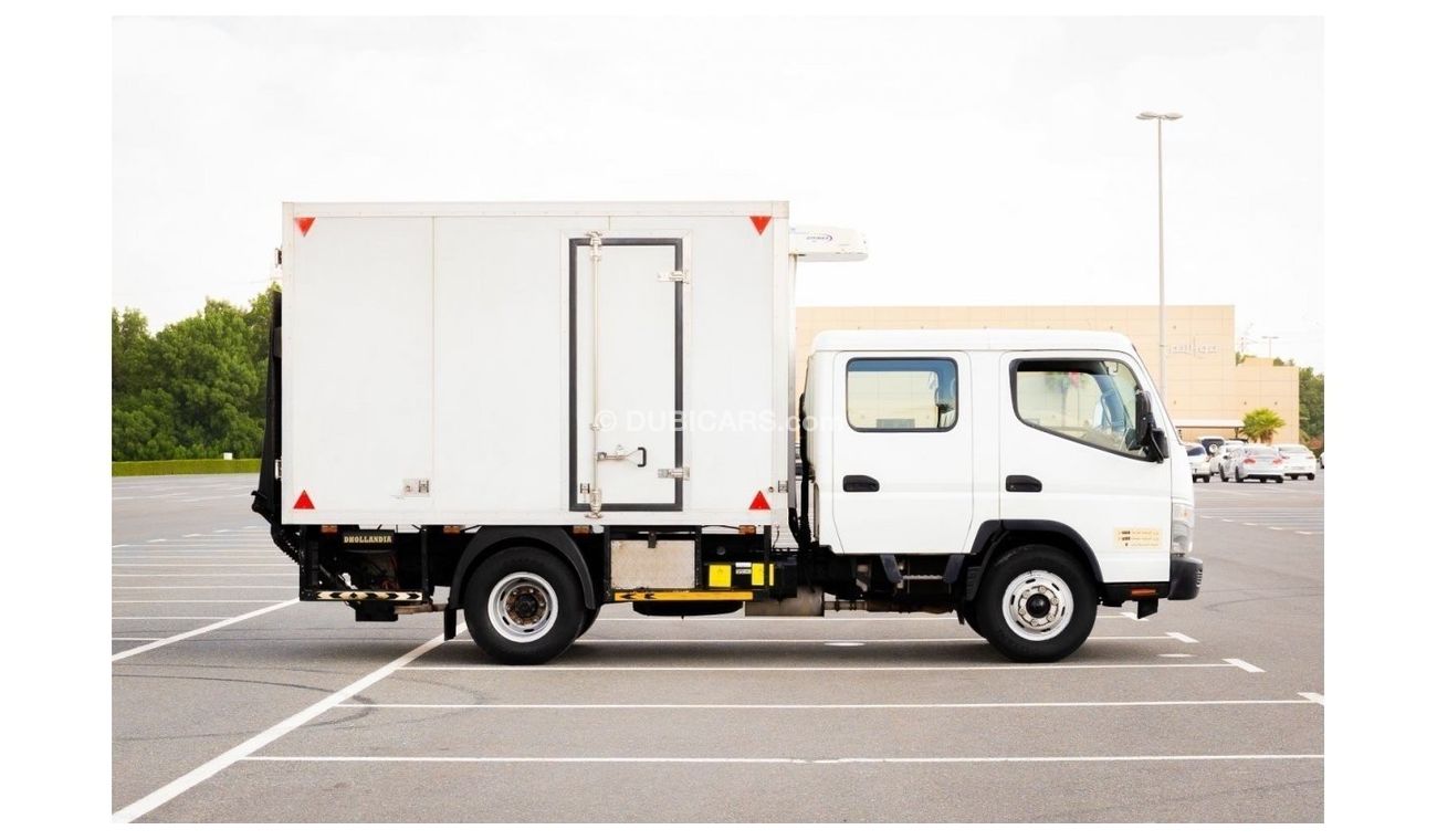 ميتسوبيشي فوسو كانتير 2017 Dual Cabin with Carrier Chiller - Tail lift DSL M/T - Low Mileage - GCC Specs