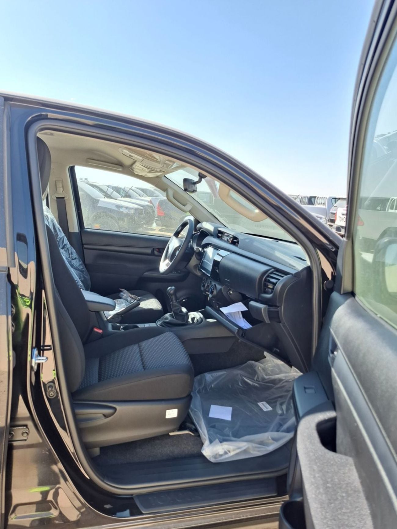 تويوتا هيلوكس Toyota Hilux Double Cabin Petrol 2.7L Manual Wide body