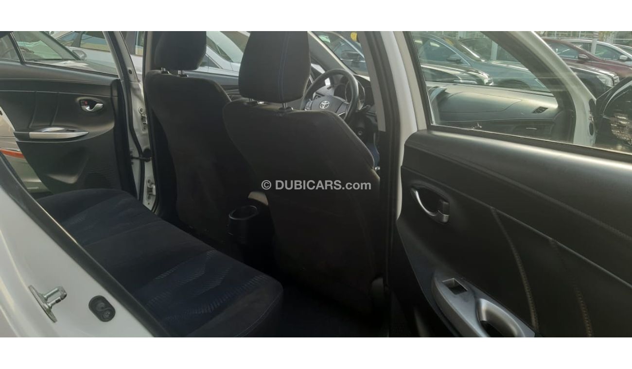 تويوتا يارس خليجى - جناح خلفى-  مثبت سرعة - كاميرا خلفية - رنجات - بحالة ممتازة لاتحتاج لاى مصاريف