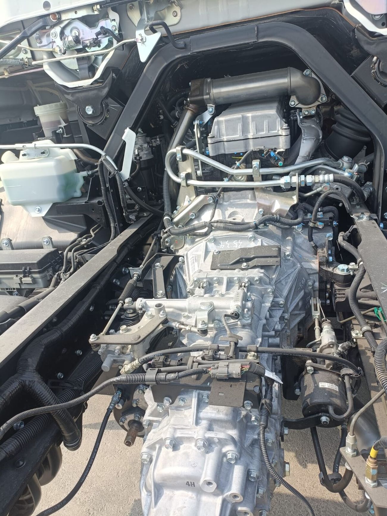 إيسوزو FVR Isuzu FVR Pick Up truck , Model 2025 , Euro 5 GCC Specs