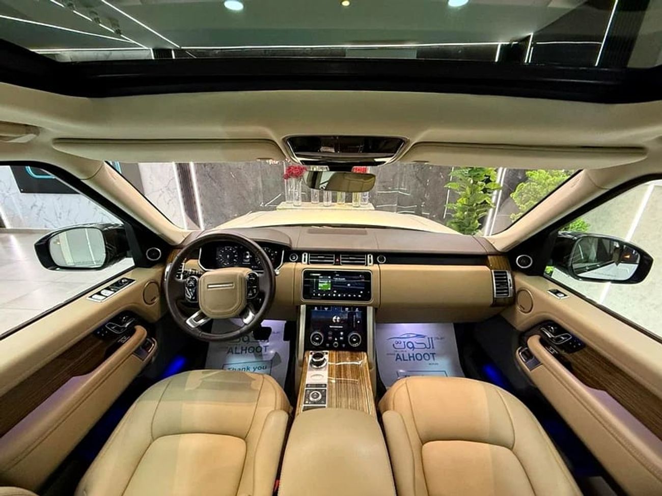 لاند روفر رينج روفر LWB Autobiography P400 3.0L AUTOBIOGRAPHY KIT RR VOGUE SUPERCHARGED || GCC || FULLY LOADED || SCREEN