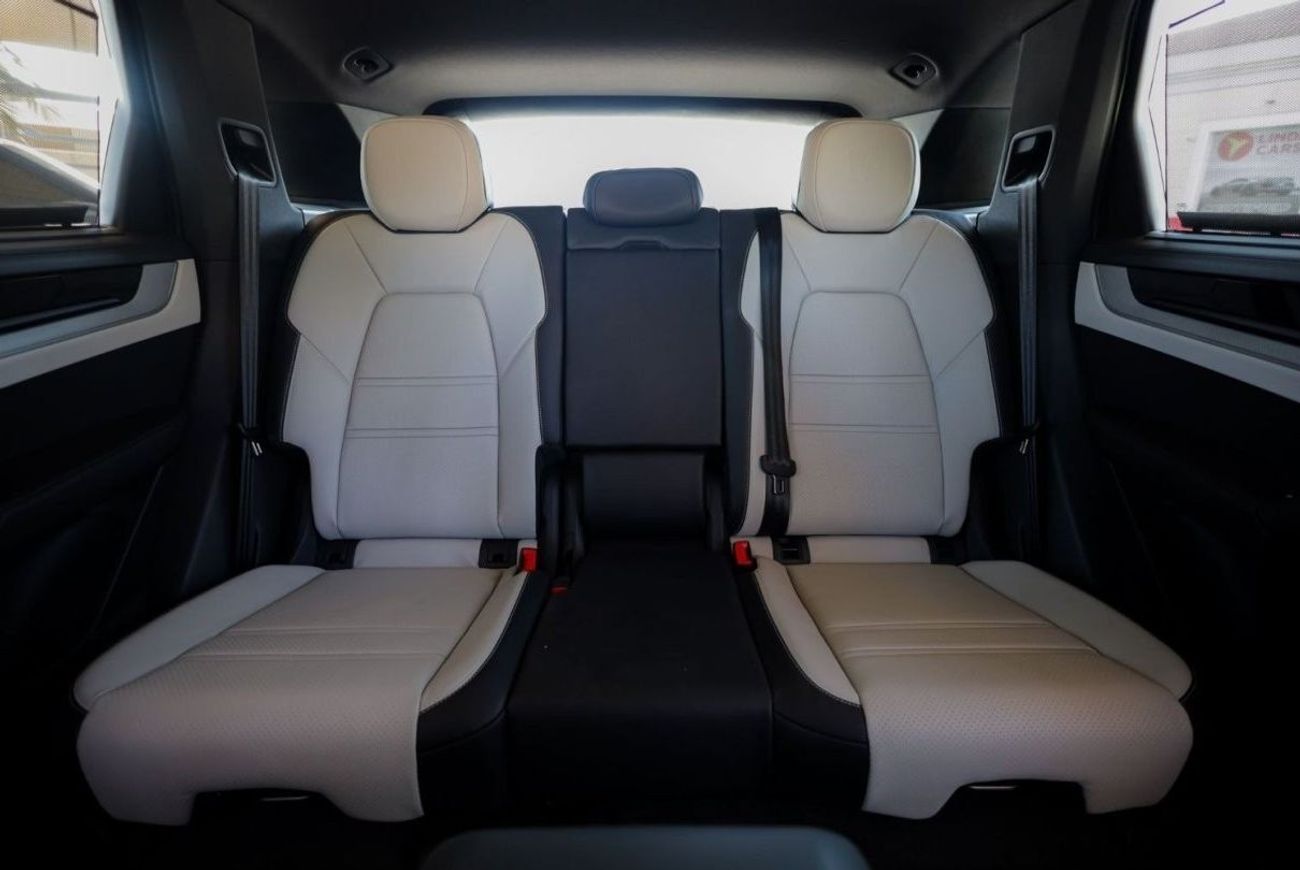 بورش كايان Porsche Cayenne 2024 GCC under Agency Warranty with Flexible Down-Payment.