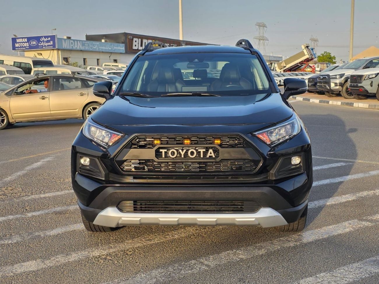 تويوتا راف ٤ Advanture Edition 4x4 , Push button and Original leather seats