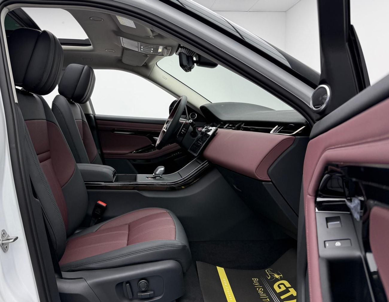 لاند روفر رانج روفر إيفوك DYNAMIC SE P250 P250 SE 2.0L 2025 Range Rover Evoque P250 Dynamic SE ,Warranty ,Brand New.