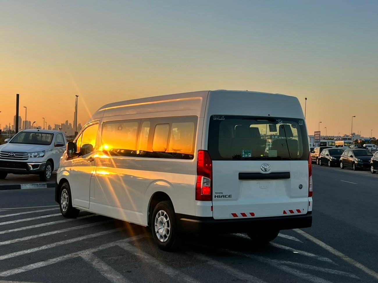 Toyota Hiace GL 2021 Toyota Hiace 3.5L V6 - Passenger - Patrol Manual - 13 Seater - No Accident -