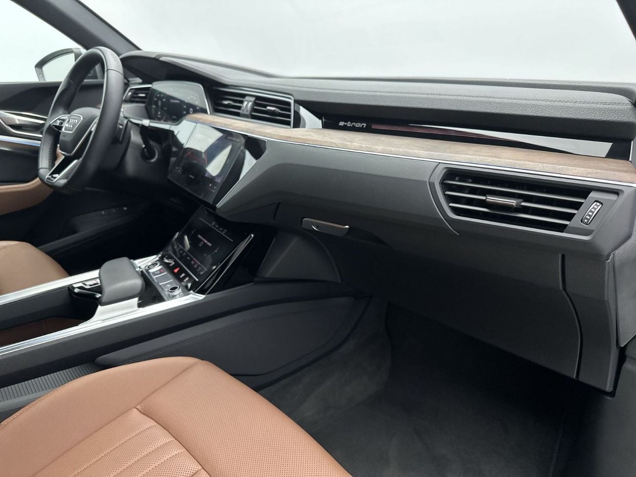 أودي إي ترون سبورتباك Sportback 55 S line 408hp (Ref# 47341)